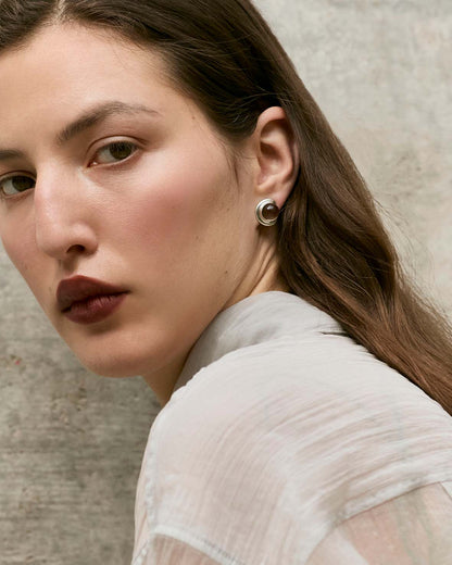 Earrings Hold