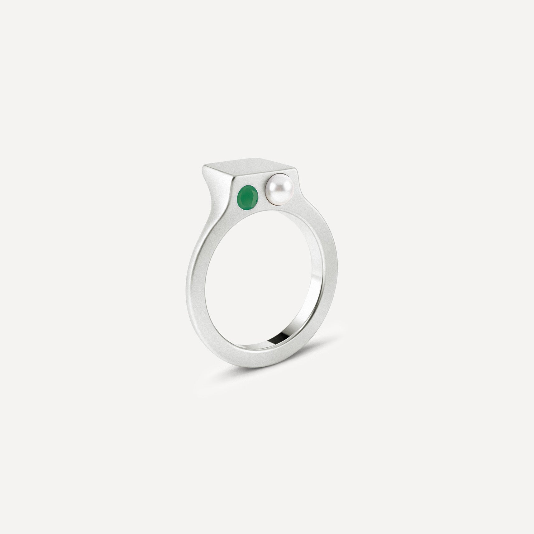 Silver signet open ring with a pearl and Chrysoprase on the side. 