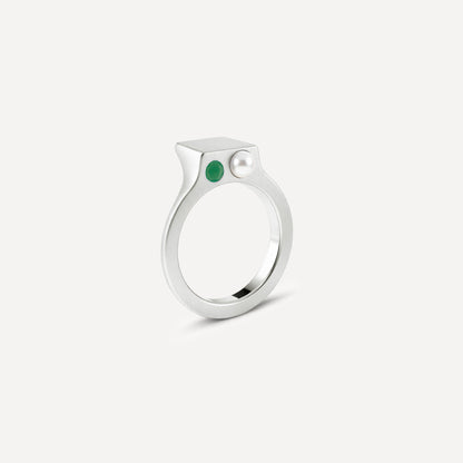 Silver signet open ring with a pearl and Chrysoprase on the side. 