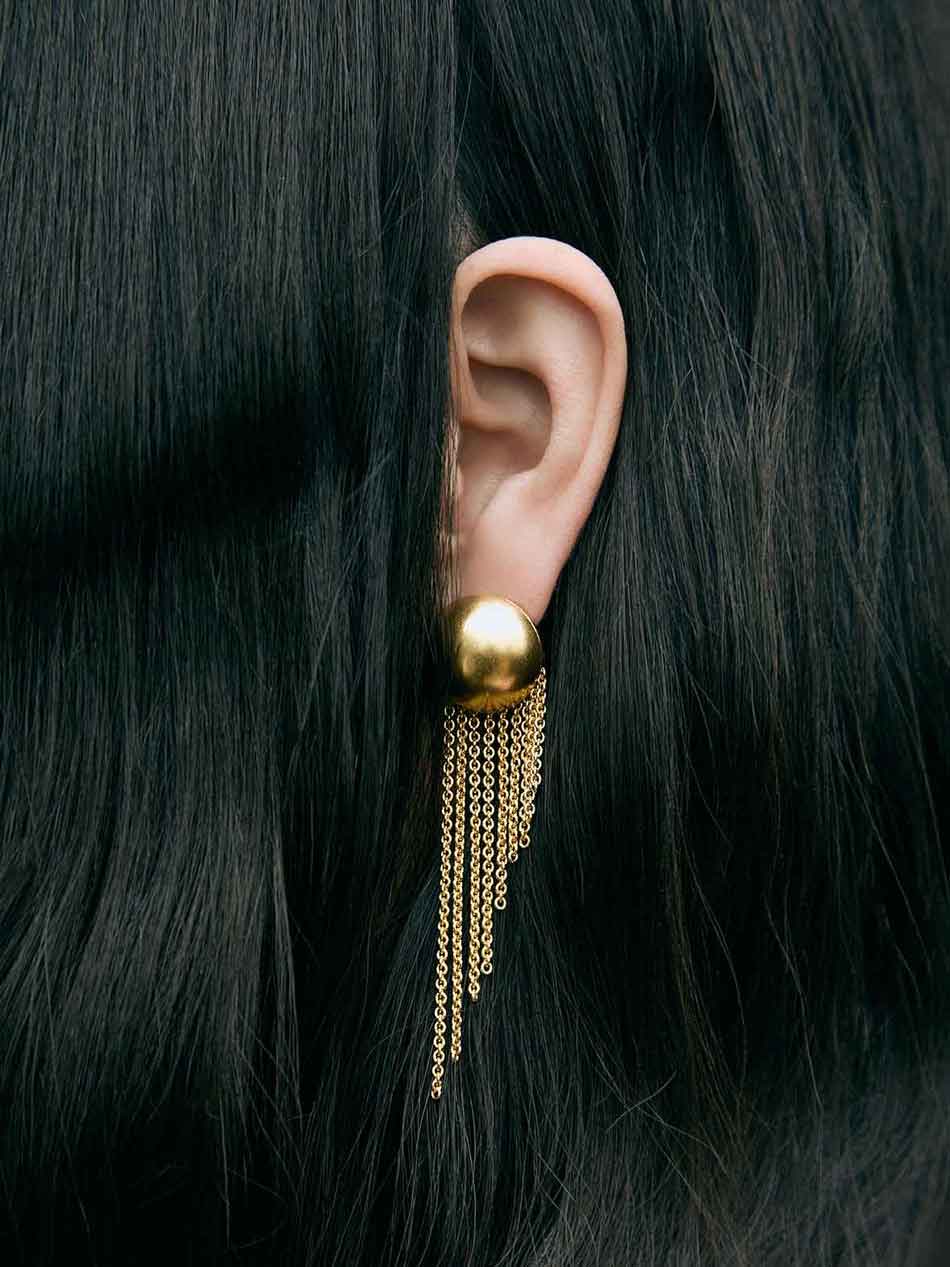 Gold plated silver earrings with chain tassels worn every day or for special occasions. Handmade in Barcelona. 