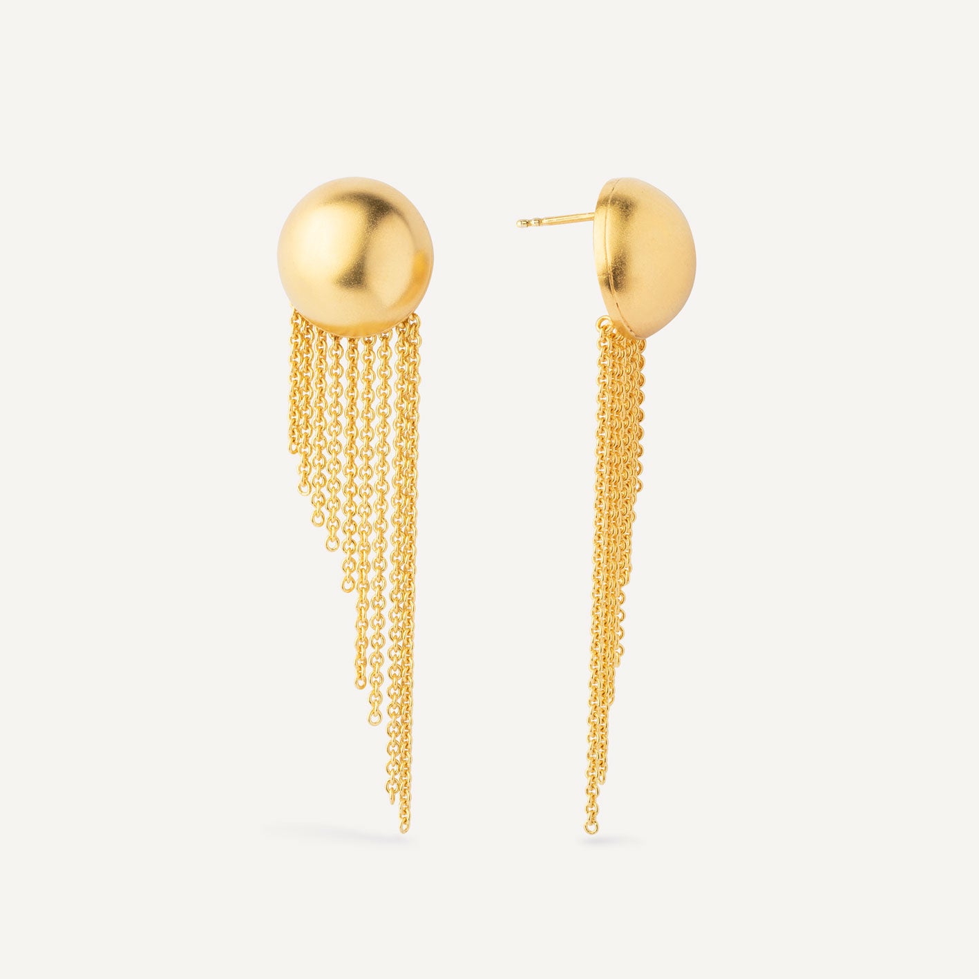 Gold plated silver earrings with chain tassels worn every day or for special occasions. Handmade in Barcelona. 