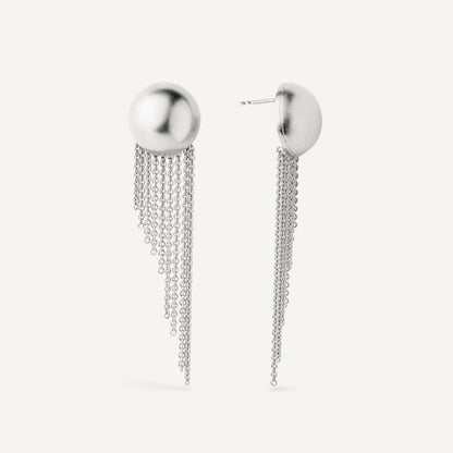 Silver earrings with chain tassels worn every day or for special occasions. Handmade in Barcelona. 