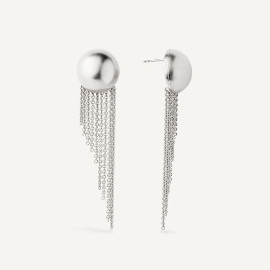 Silver earrings with chain tassels worn every day or for special occasions. Handmade in Barcelona. 