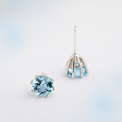 A pair of silver earrings featuring Blue Topaz, designed to be worn every day. Handmade in Barcelona. 
