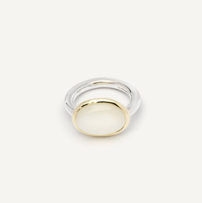 For this precious ring, I first found the gemstone — and only then made the ring. It consists out of soft, round shapes without sharp corners. The stone is set in warm 14K gold, giving it a quiet contrast I really like. Handmade piece of jewelry.