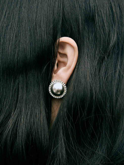 Silver half-sphere earrings designed to be worn every day. Handmade in Barcelona.