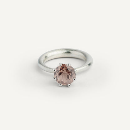 I wanted to create a silver ring with a surprise — and here it is: the setting with Smoky Quartz gemstone isn’t fixed to the ring. It moves along as you move your hand, quietly, almost with its own small rhythm. 