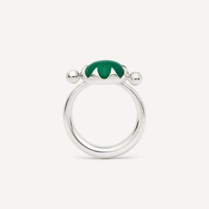 The construction of this silver ring came intuitively. It feels like energetic balance, but not the kind that keeps you still. More like the kind that pushes you forward. The deep green Chrysoprase stone adds its own layer: openness, new energy, curiosity. 