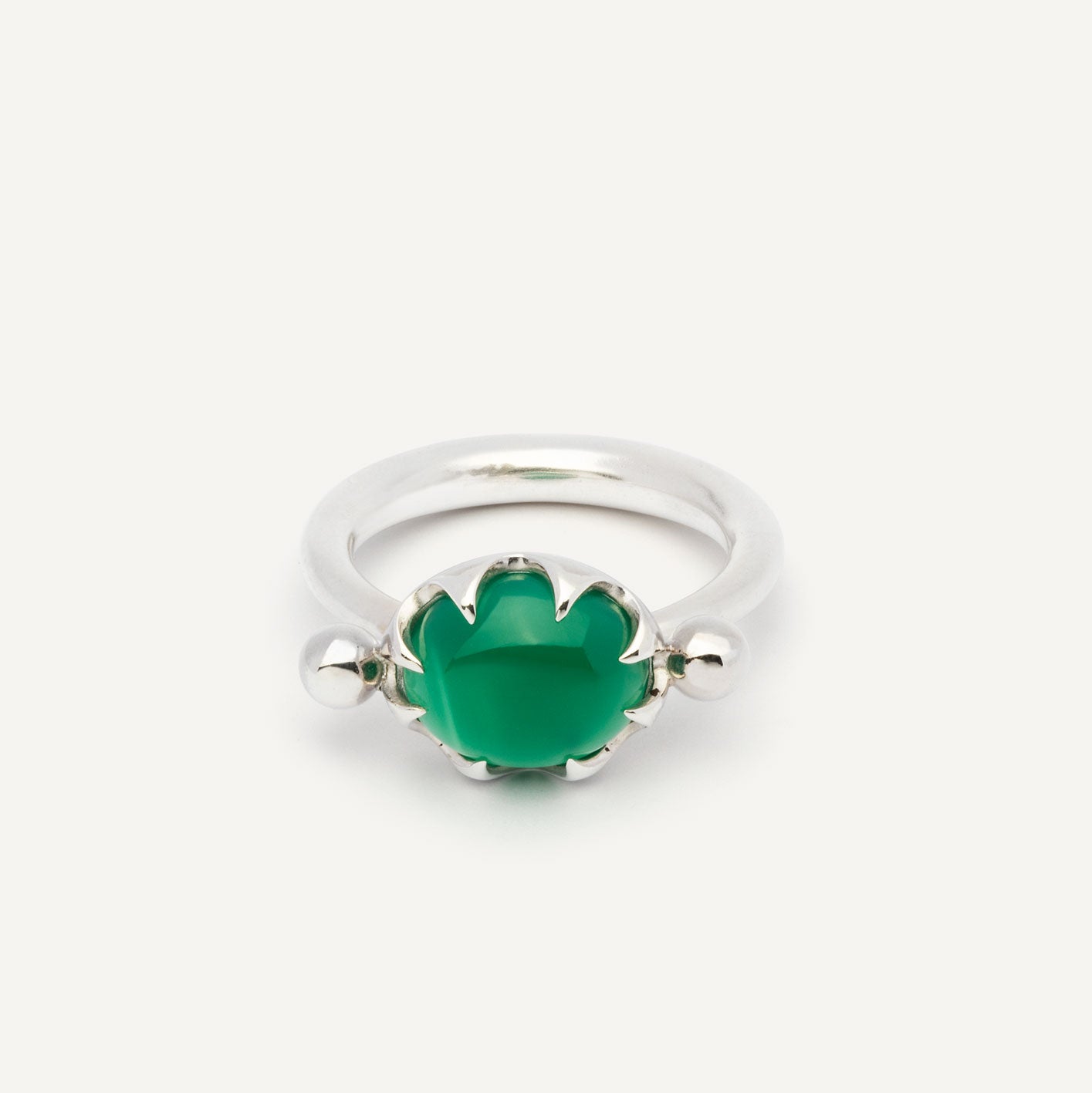 The construction of this silver ring came intuitively. It feels like energetic balance, but not the kind that keeps you still. More like the kind that pushes you forward. The deep green Chrysoprase stone adds its own layer: openness, new energy, curiosity. 