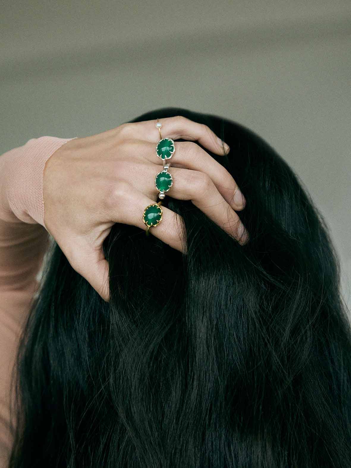 The construction of this silver ring came intuitively. It feels like energetic balance, but not the kind that keeps you still. More like the kind that pushes you forward. The deep green Chrysoprase stone adds its own layer: openness, new energy, curiosity. 