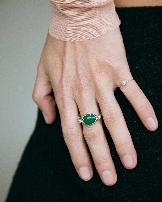 The construction of this silver ring came intuitively. It feels like energetic balance, but not the kind that keeps you still. More like the kind that pushes you forward. The deep green Chrysoprase stone adds its own layer: openness, new energy, curiosity. 