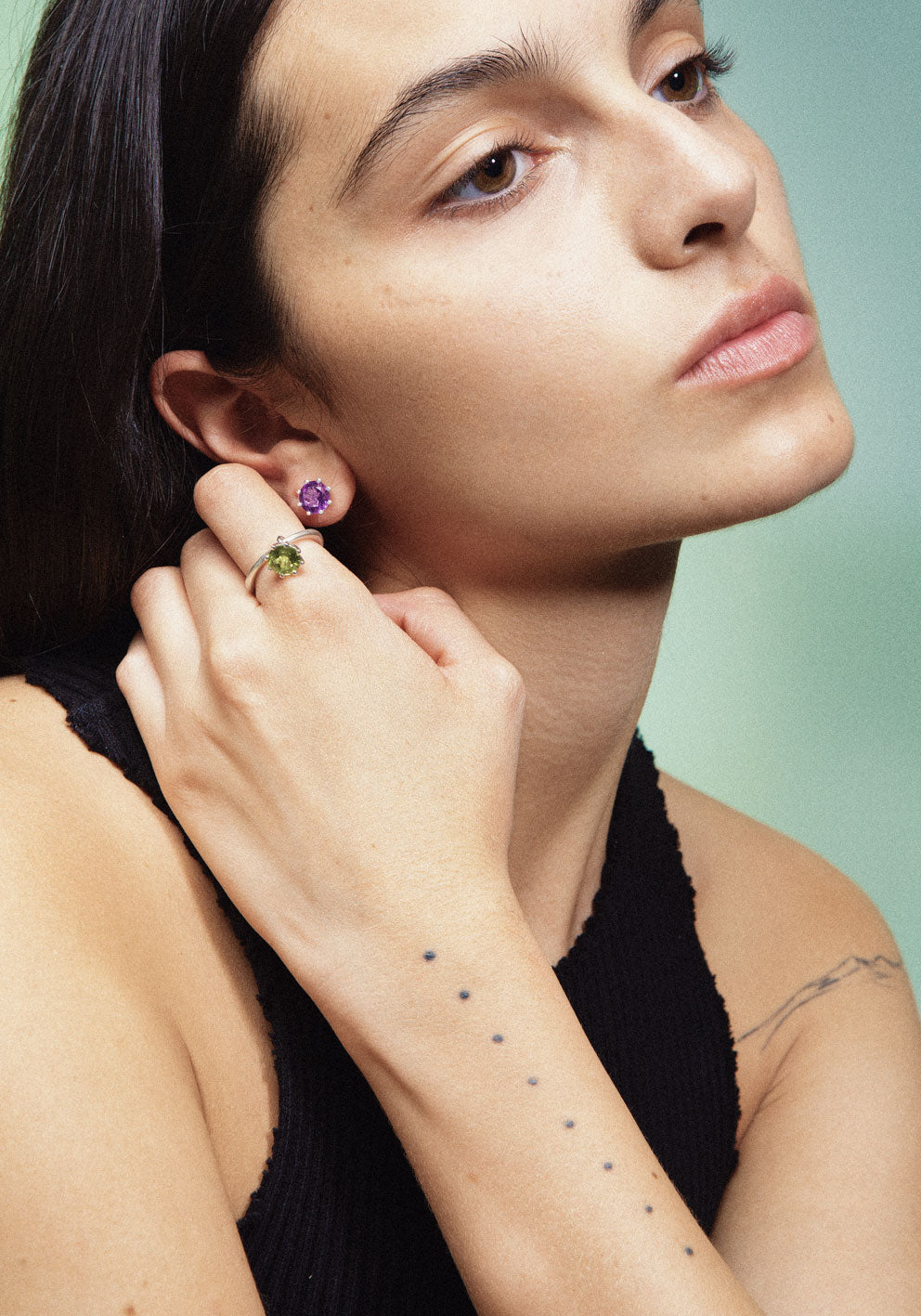 I wanted to create a silver ring with a surprise — and here it is: the setting with a gemstone isn’t fixed to the ring. It moves along as you move your hand, quietly, almost with its own small rhythm. 