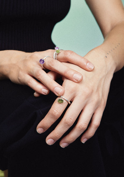 I wanted to create a silver ring with a surprise — and here it is: the setting with a gemstone isn’t fixed to the ring. It moves along as you move your hand, quietly, almost with its own small rhythm. 