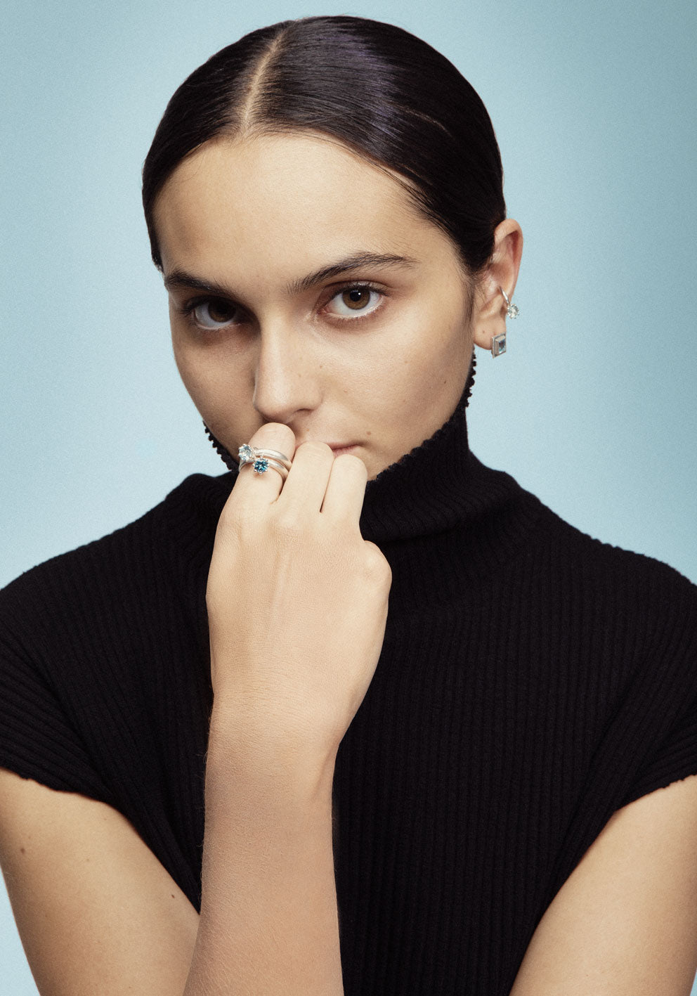 I wanted to create a silver ring with a surprise — and here it is: the setting with a gemstone isn’t fixed to the ring. It moves along as you move your hand, quietly, almost with its own small rhythm. 