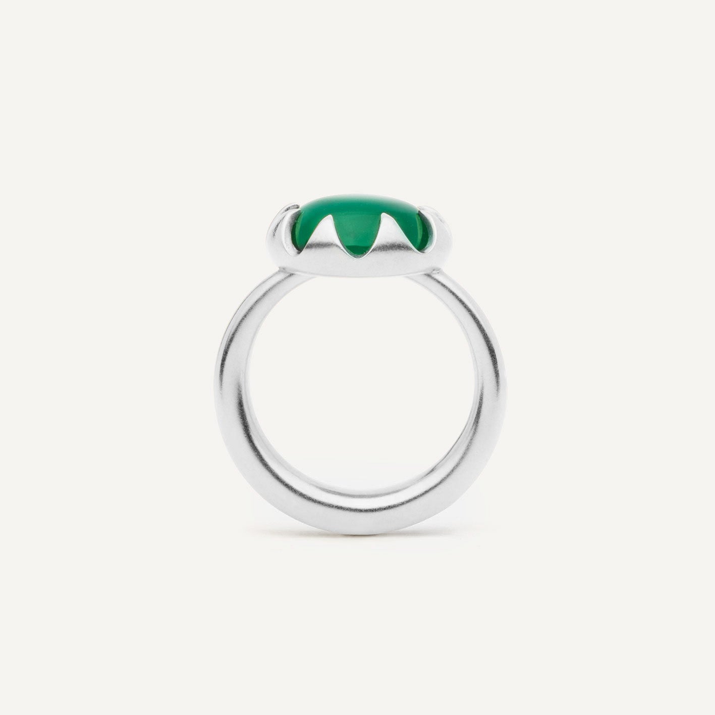 The construction of this silver ring came intuitively. It feels like energetic balance, but not the kind that keeps you still. More like the kind that pushes you forward. The deep green Chrysoprase gemstone adds its own layer: openness, new energy, curiosity. 
