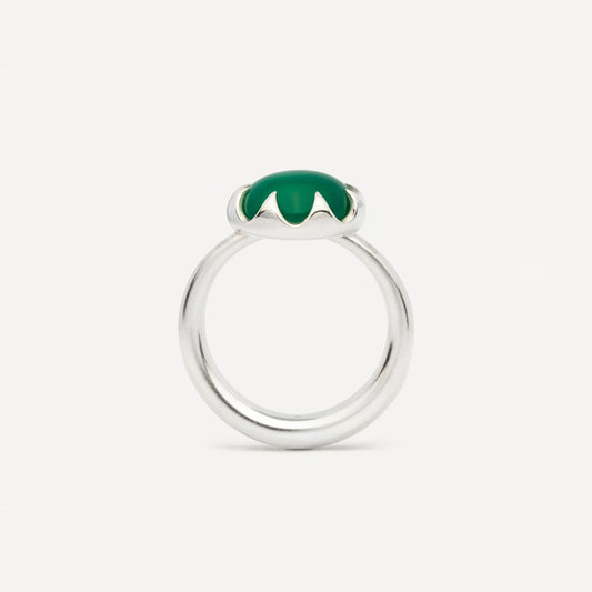 The construction of this silver ring came intuitively. It feels like energetic balance, but not the kind that keeps you still. More like the kind that pushes you forward. The deep green Chrysoprase gemstone adds its own layer: openness, new energy, curiosity. 