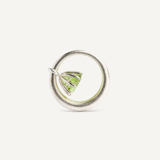 I wanted to create a silver ring with a surprise — and here it is: the setting with green Peridot gemstone isn’t fixed to the ring. It moves along as you move your hand, quietly, almost with its own small rhythm. 
