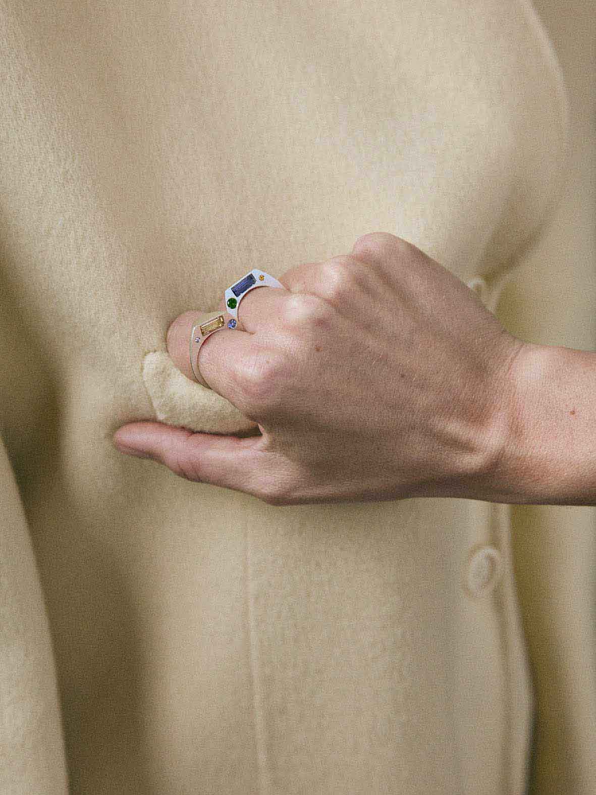 This silver signet ring is made of 2 parts. When it’s closed, it looks as if nothing’s happening. But when you open it — surprise — a hidden garden of gemstones inside. 