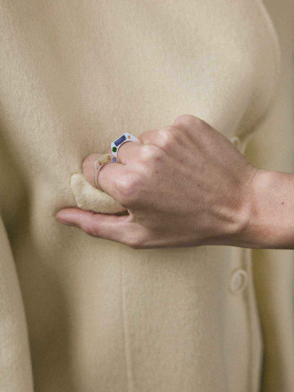 This silver signet ring is made of 2 parts. When it’s closed, it looks as if nothing’s happening. But when you open it — surprise — a hidden garden of gemstones inside. 