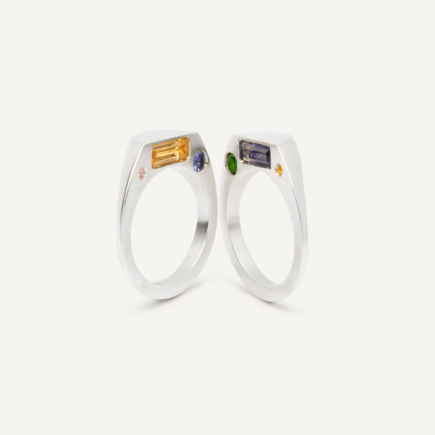 This silver signet ring is made of 2 parts. When it’s closed, it looks as if nothing’s happening. But when you open it — surprise — a hidden garden of gemstones inside. 